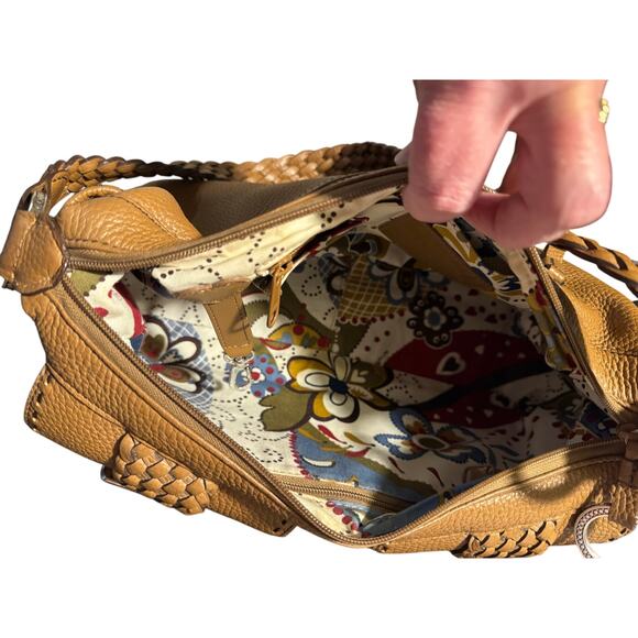 Brighton shoulderbag in tan pebble leather - Picture 8 of 9